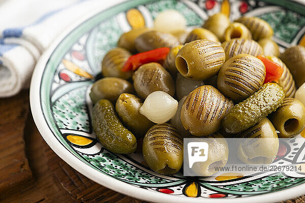 Gegrillte Oliven mit Mixed Pickles