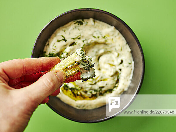 Tzaziki-Dip mit Kräutern