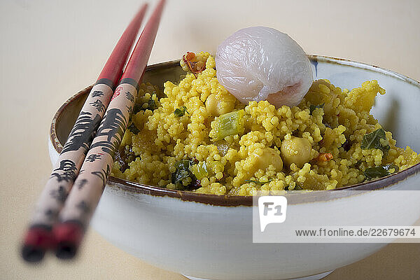 Hirse mit Kichererbsen  Kurkuma und Litschi