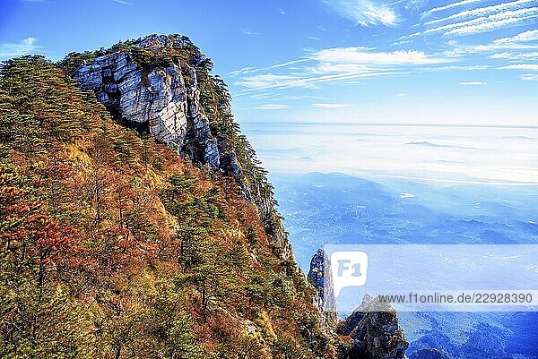 View of Wulao Feng (Five-Old-Man Peak) in Lushan (Mount Lu)  UNESCO  Jiujiang City  Jiangxi  China